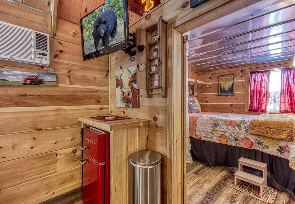 The Tiny Barn, 1089 Free Tickets Each Paid Day, Dollywood And More Сев'єрвілл Екстер'єр фото