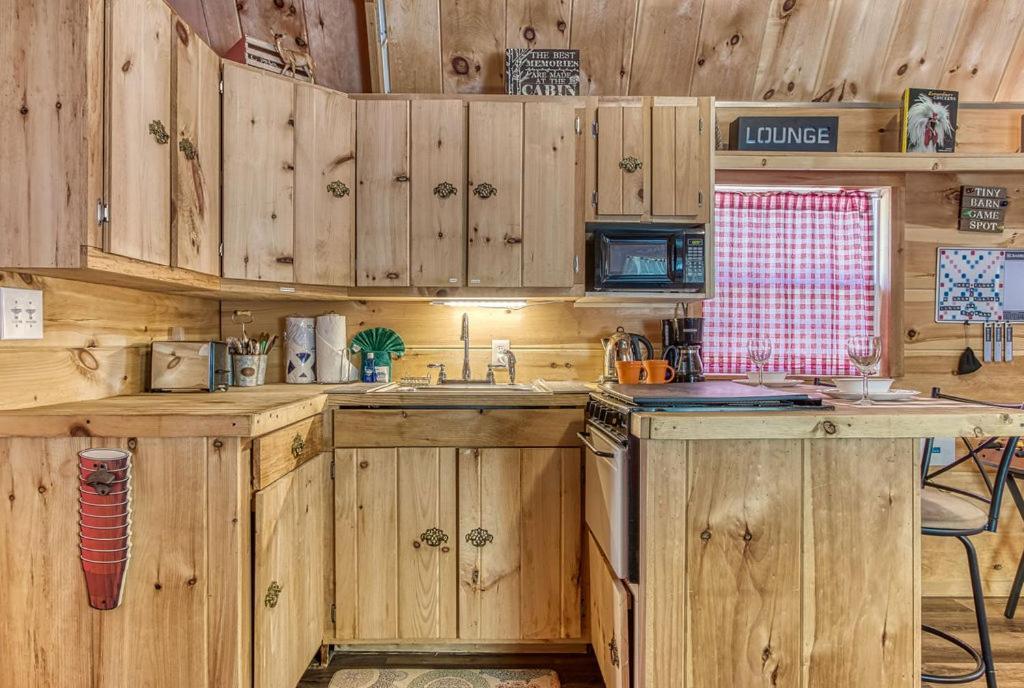 The Tiny Barn, 1089 Free Tickets Each Paid Day, Dollywood And More Сев'єрвілл Екстер'єр фото