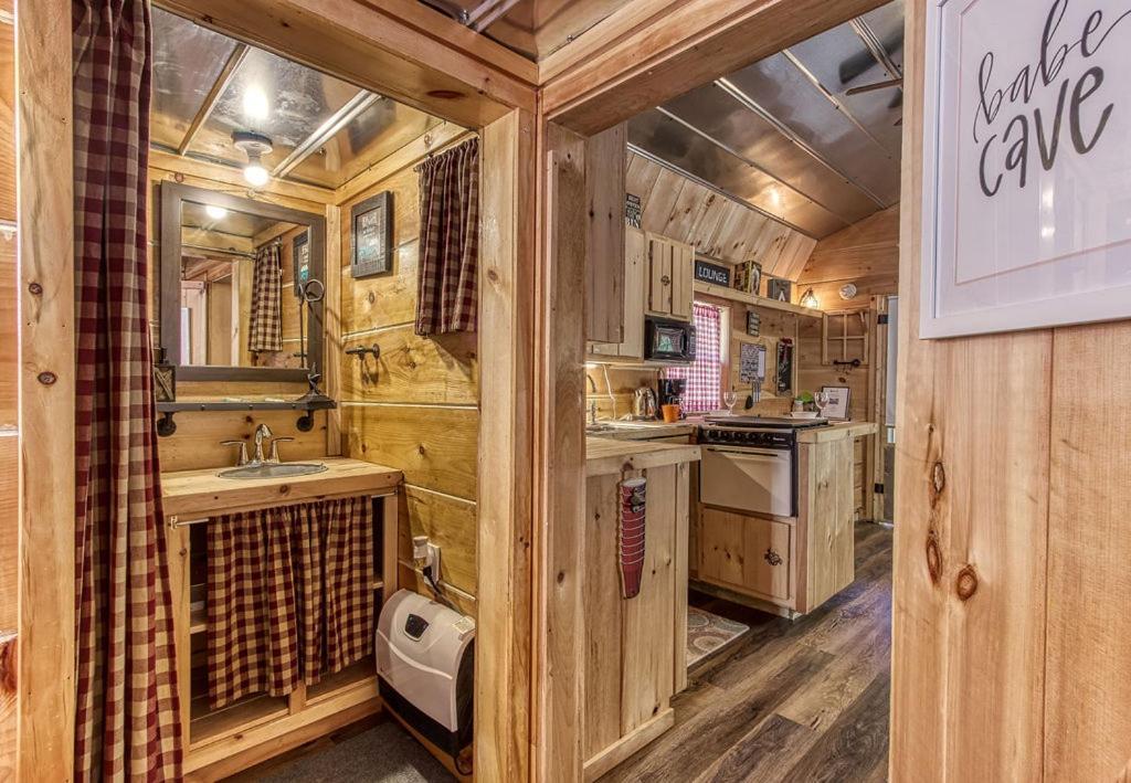 The Tiny Barn, 1089 Free Tickets Each Paid Day, Dollywood And More Сев'єрвілл Екстер'єр фото